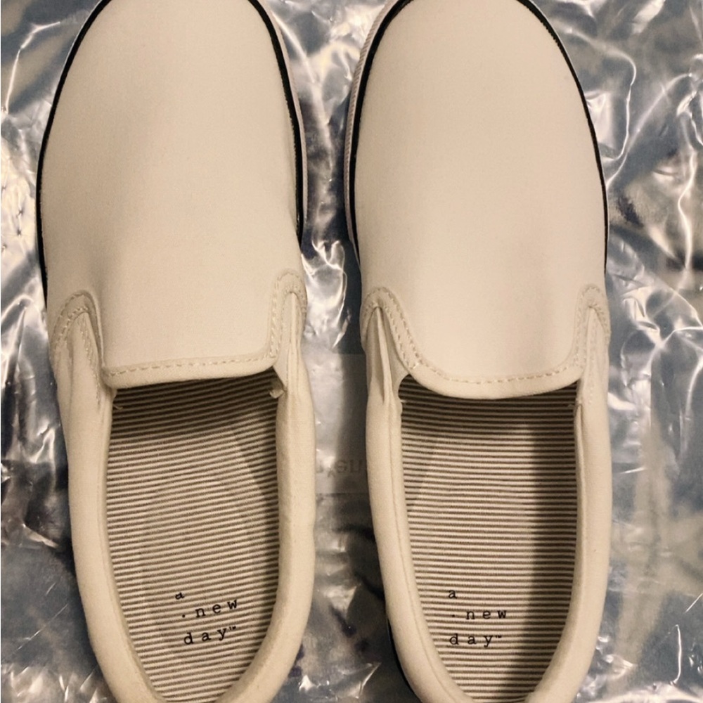 A New Day White Sneakers with Elastic Panels